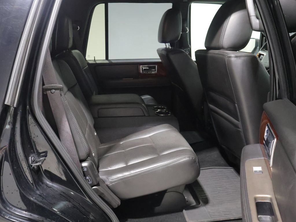 Used 2012 Lincoln Navigator 4WD image 20