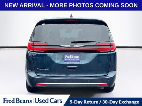 Used 2023 Chrysler Pacifica Touring-L image 7