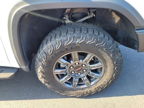 Used 2024 GMC Sierra 1500 AT4X image 16