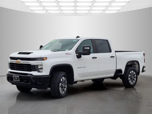 Used 2024 Chevrolet Silverado 2500 Custom w/ Custom Value Package image 8