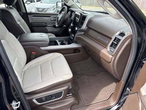 Used 2025 RAM 1500 Laramie image 32