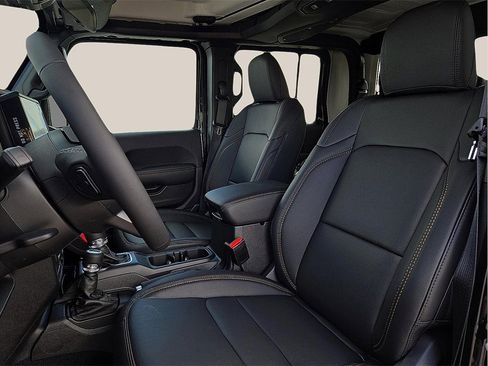 New 2025 Jeep Gladiator High Tide image 12