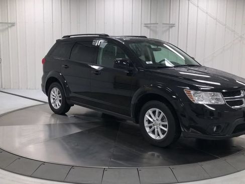 Used 2017 Dodge Journey SXT w/ Comfort/Convenience Group FWD image 2