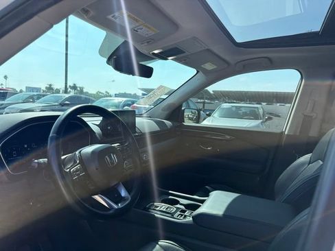 Used 2024 Honda Pilot Elite image 3