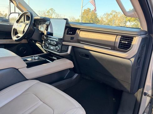 Used 2024 Ford Expedition Limited image 10