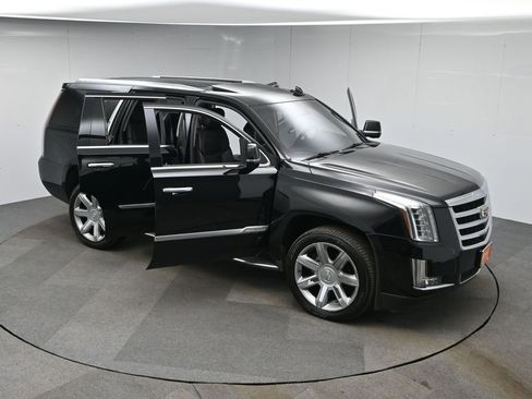 Used 2019 Cadillac Escalade Luxury image 61