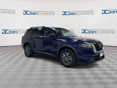 Used 2025 Nissan Pathfinder SV AWD/4WD image 2