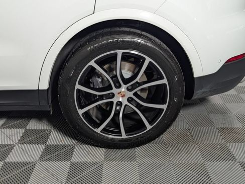 Certified 2026 Porsche Cayenne AWD/4WD image 12