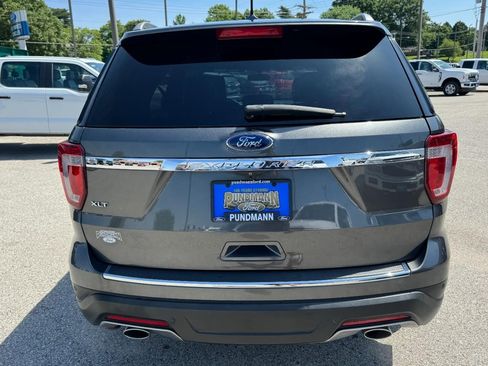 Used 2018 Ford Explorer XLT w/ Equipment Group 202A FWD image 4