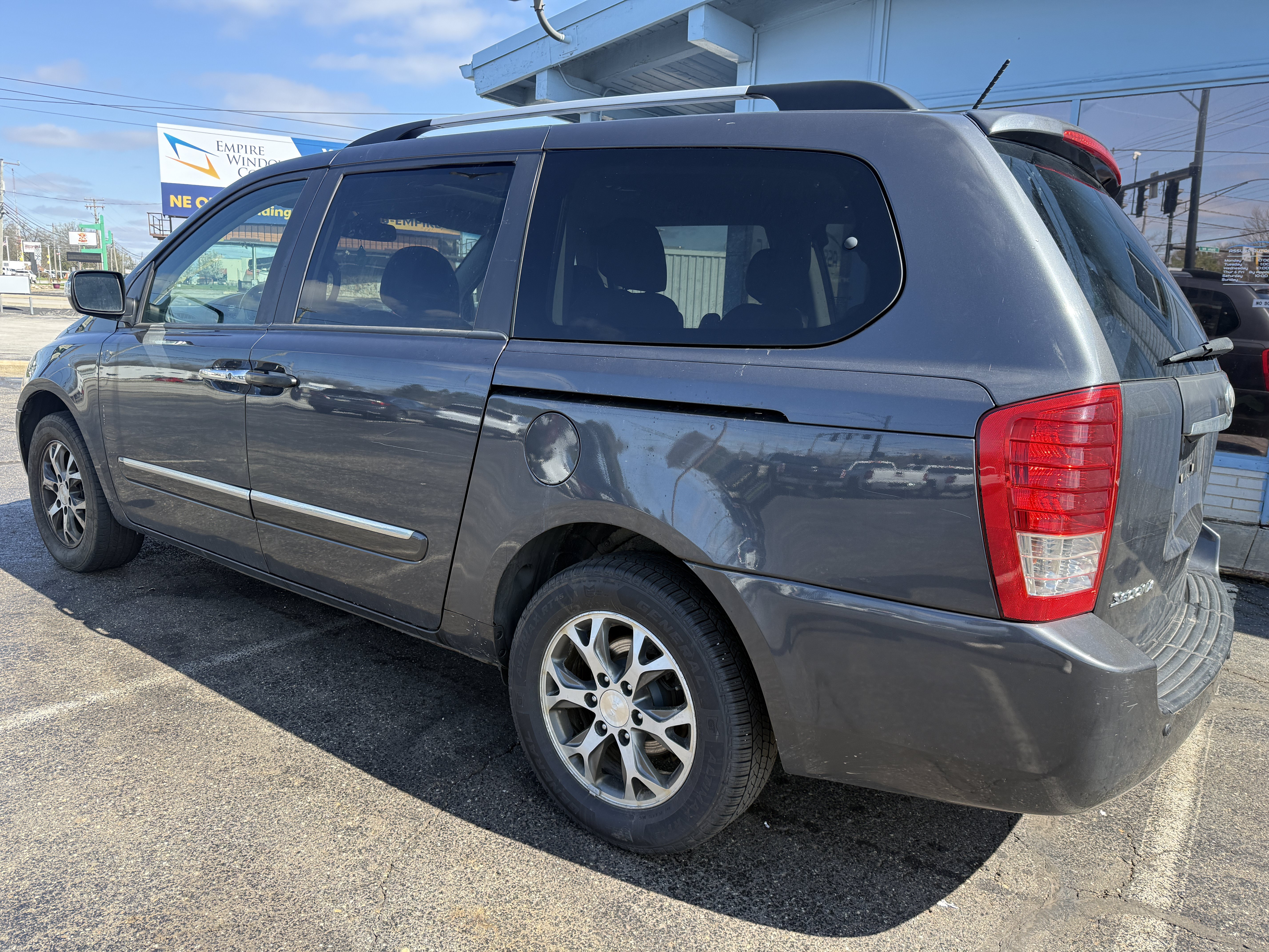 Used 2014 Kia Sedona EX w/ Luxury Package FWD image 3
