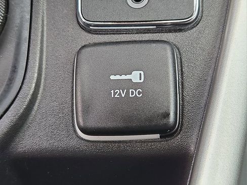 Used 2019 Jeep Compass Latitude image 25