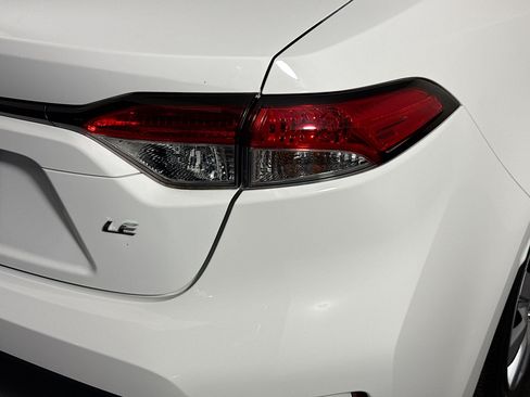 Used 2022 Toyota Corolla LE FWD image 33