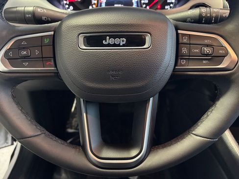 Used 2025 Jeep Compass Limited image 29
