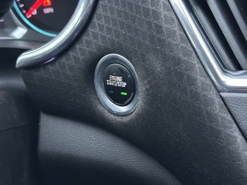 Used 2017 Chevrolet Malibu LT image 35