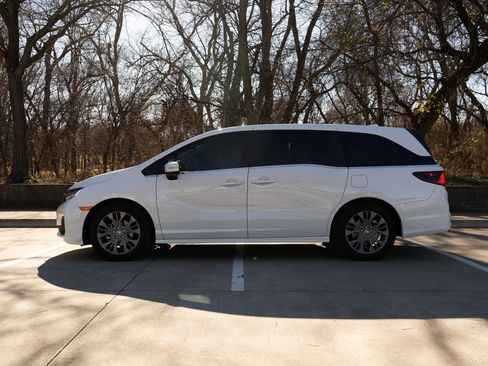 Used 2025 Honda Odyssey Touring image 6