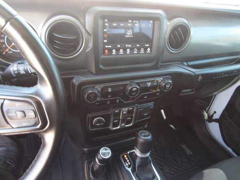 Used 2022 Jeep Wrangler Unlimited Sport image 16