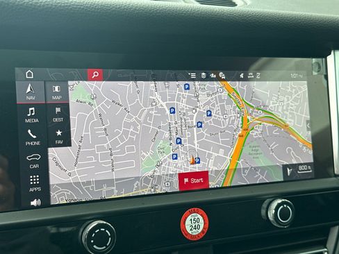 Used 2025 Porsche Macan image 19