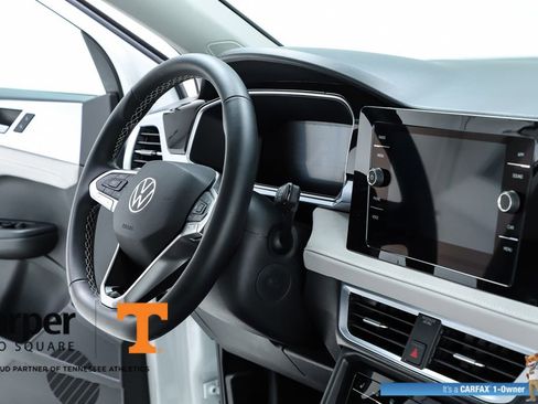 Used 2025 Volkswagen Taos SE w/ Panoramic Sunroof Package image 72