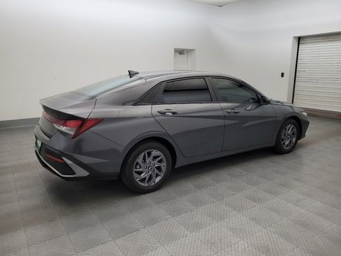 Used 2024 Hyundai Elantra SEL FWD image 10