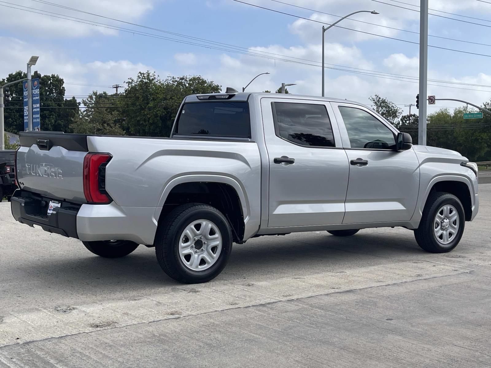 Used 2025 Toyota Tundra SR AWD/4WD image 3