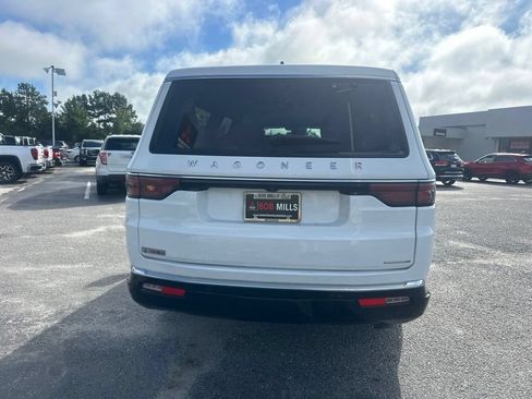 Used 2024 Jeep Wagoneer L Series II RWD image 4