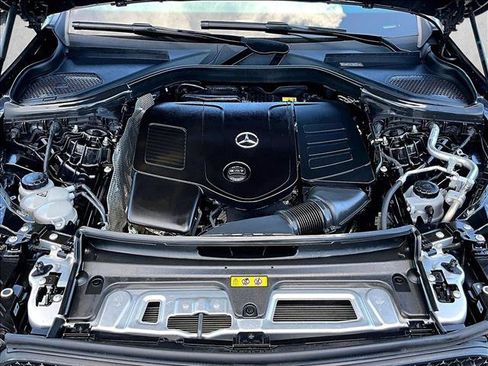 Used 2024 Mercedes-Benz GLC 300 4MATIC image 11