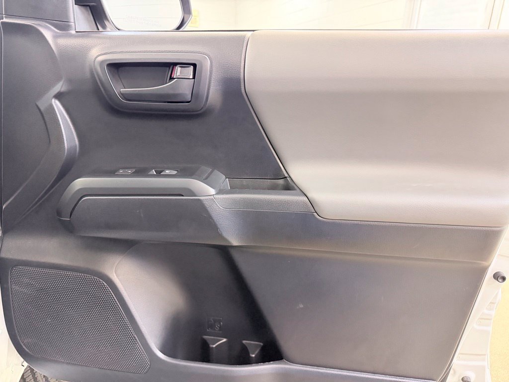 Used 2020 Toyota Tacoma SR AWD/4WD image 27