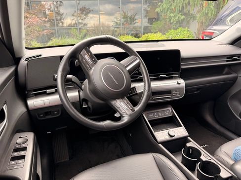 Used 2025 Hyundai Kona Limited FWD image 11