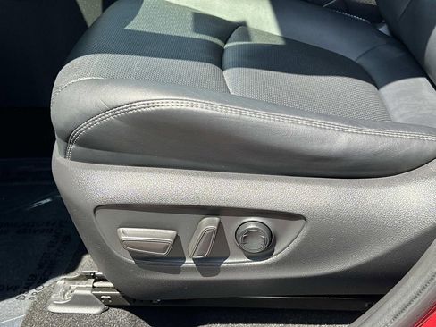 Used 2022 Toyota RAV4 Limited AWD/4WD image 26