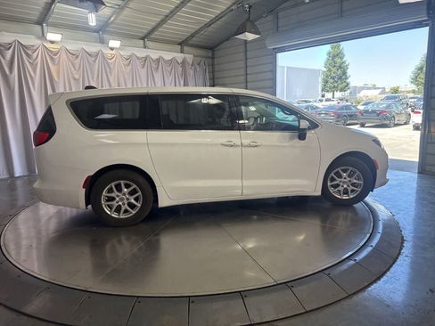 Used 2023 Chrysler Voyager LX FWD image 4