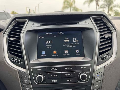 Used 2017 Hyundai Santa Fe SE FWD image 29