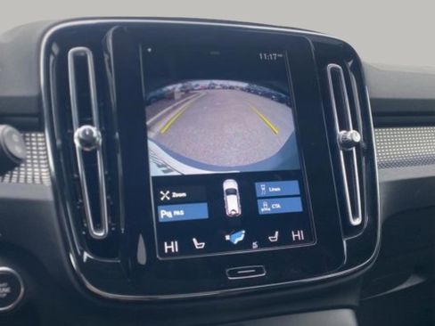 Used 2022 Volvo XC40 T4 R-Design w/ Climate Package image 25