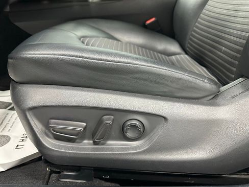 Used 2022 Toyota Camry SE image 13