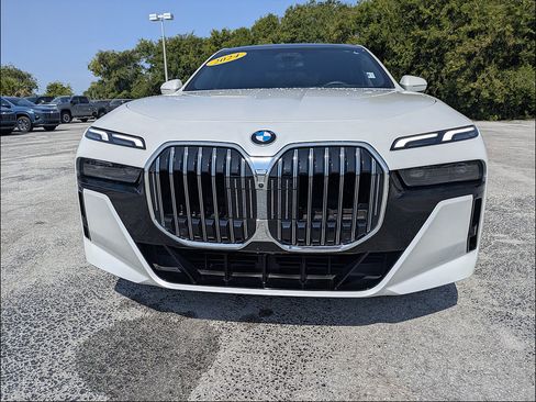 Used 2024 BMW 760i xDrive AWD/4WD image 9
