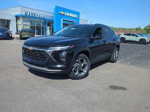 New 2026 Chevrolet Trax LT w/ LT Convenience Package FWD image 2