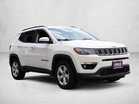 Used 2021 Jeep Compass Latitude w/ Driver Assistance Group AWD/4WD image 3
