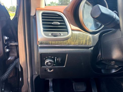 Used 2011 Jeep Grand Cherokee Overland Summit image 14