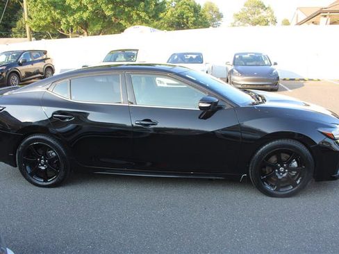 Used 2021 Nissan Maxima SR w/ Sport Mat Group image 9