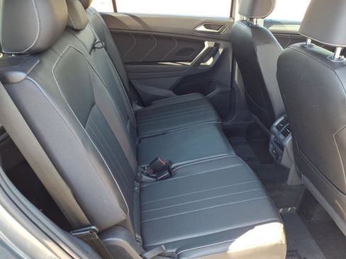 Certified 2022 Volkswagen Tiguan SE image 13