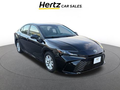 Used 2025 Toyota Camry LE image 1
