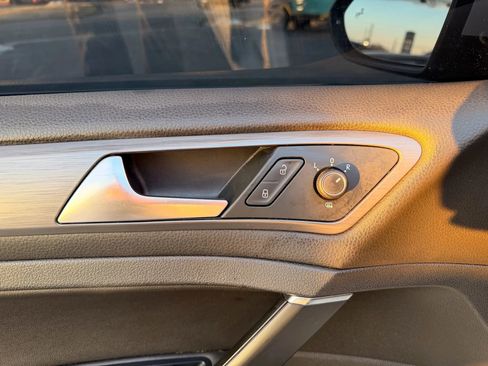 Used 2021 Volkswagen Golf 4-Door image 9