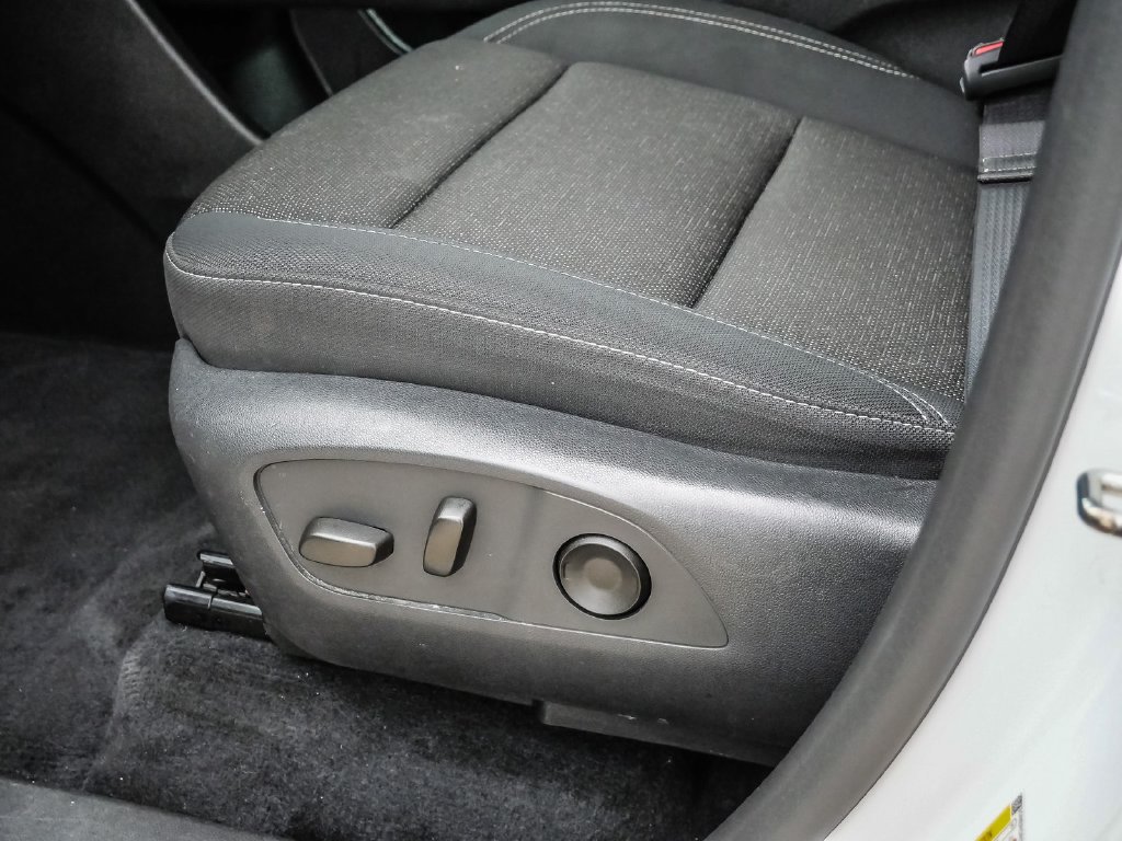 Used 2025 Chevrolet Traverse LT FWD image 30