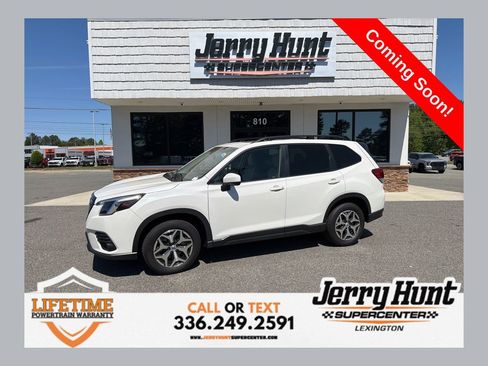 Used 2024 Subaru Forester Premium image 1