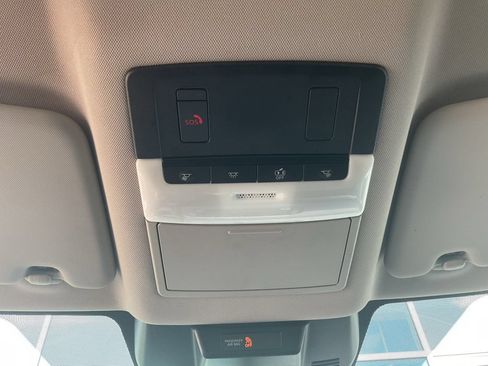 Used 2025 Nissan Rogue SV FWD image 16