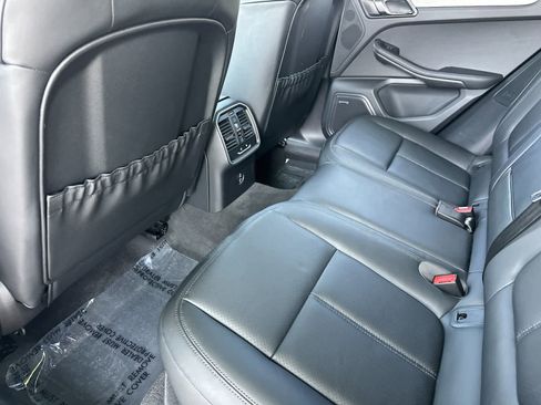Certified 2026 Porsche Macan AWD/4WD image 13