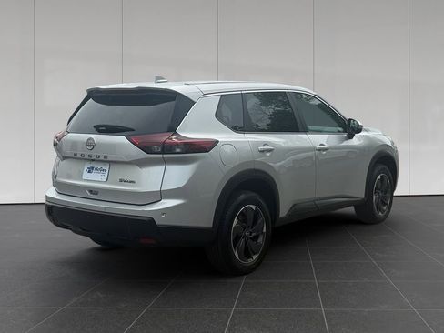 Used 2024 Nissan Rogue SV AWD/4WD image 5