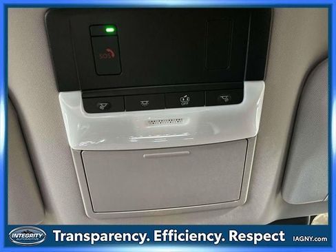 Used 2025 Nissan Pathfinder SL AWD/4WD image 34