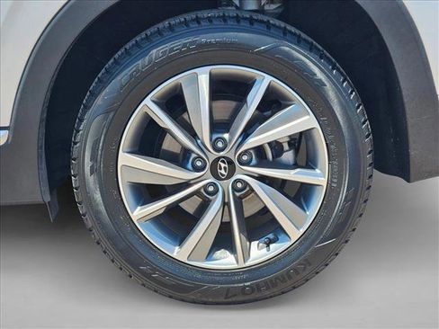Used 2019 Hyundai Santa Fe SEL FWD image 28