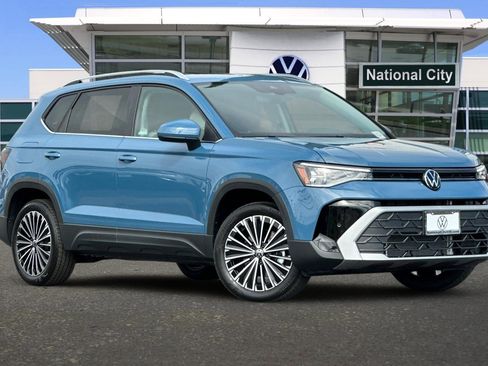 New 2025 Volkswagen Taos SE image 2