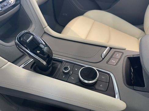 Certified 2022 Cadillac XT6 Premium Luxury image 14